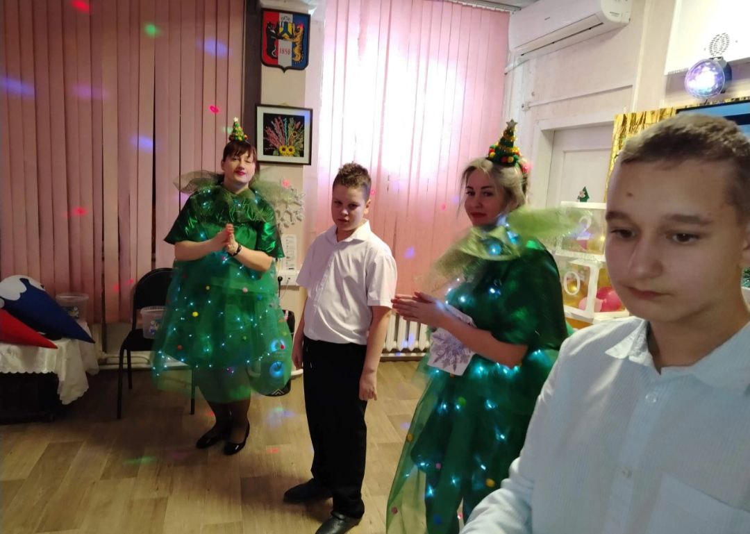 В преддверии самого доброго и волшебного праздника в библиотеке-филиале №3 прошёл цикл новогодних утренников для наших юных читателей и ребят клуба «Радуга» В преддверии самого доброго и волшебного праздника в библиотеке-филиале №3 прошёл цикл новогодних утренников для наших юных читателей и ребят клуба «Радуга»