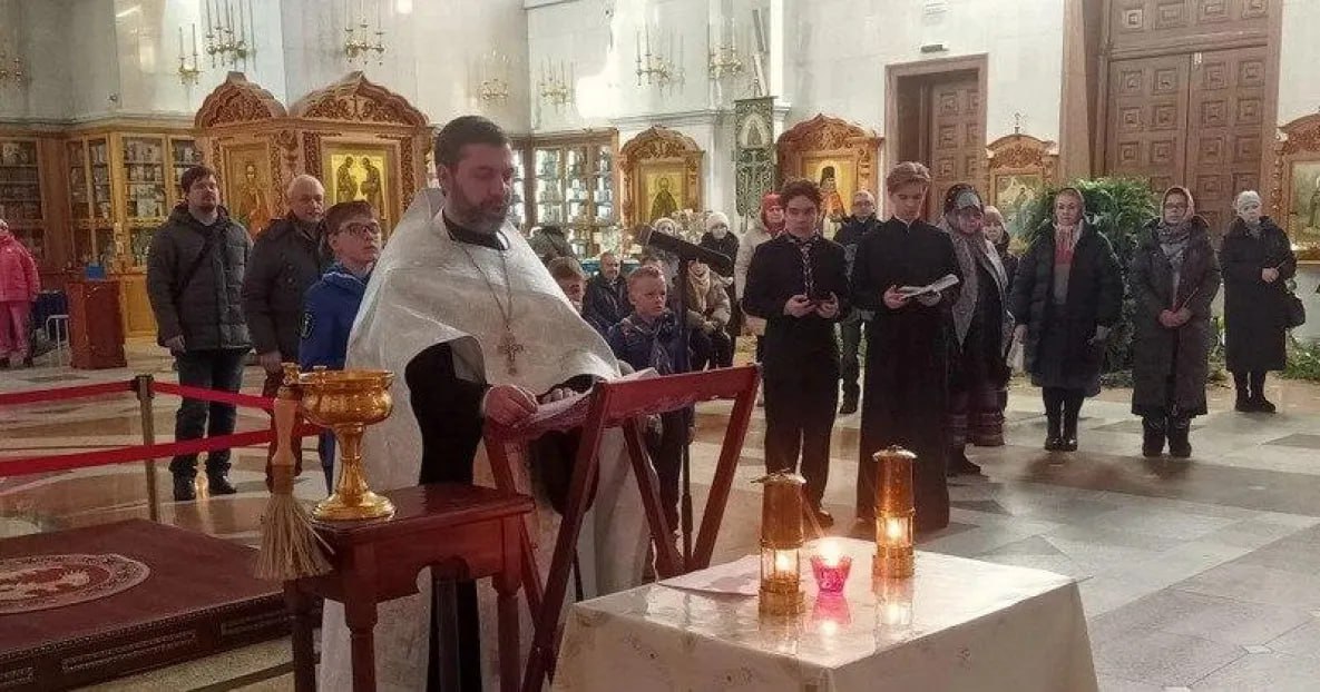 В Хабаровск накануне Рождества впервые доставили Вифлеемский огонь