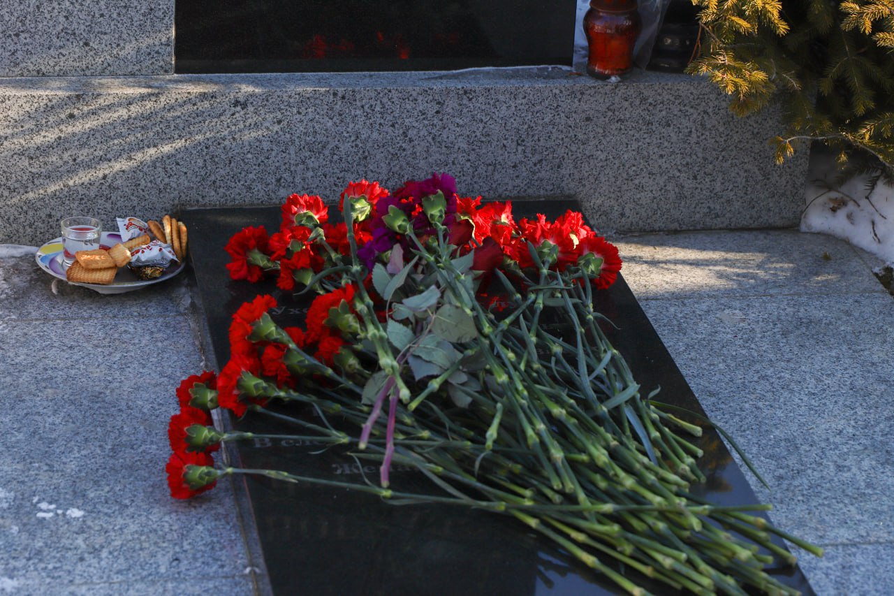 9 января 2000 года, стал для дальневосточников днем невозвратимых горестных потерь близких сотрудников и боевых товарищей 9 января 2000 года, стал для дальневосточников днем невозвратимых горестных потерь близких сотрудников и боевых товарищей