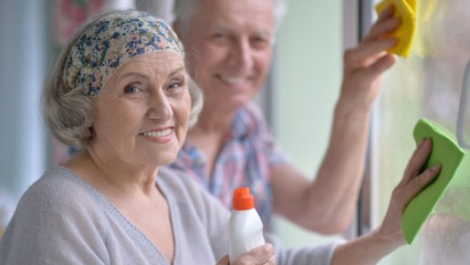 Наши бабушки знали, почему нельзя мыть окна в солнечную погоду: причина очень проста