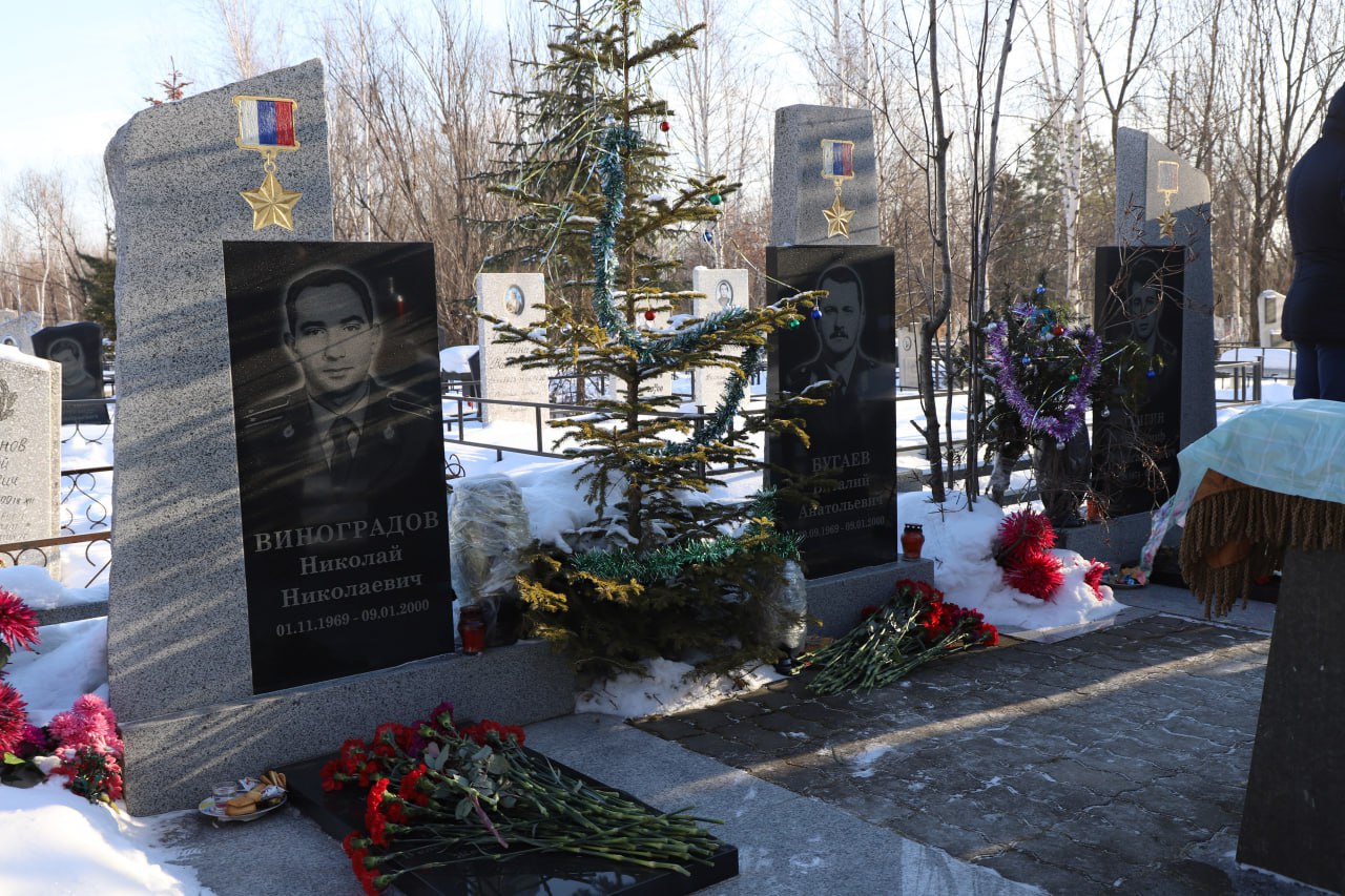 9 января 2000 года, стал для дальневосточников днем невозвратимых горестных потерь близких сотрудников и боевых товарищей 9 января 2000 года, стал для дальневосточников днем невозвратимых горестных потерь близких сотрудников и боевых товарищей