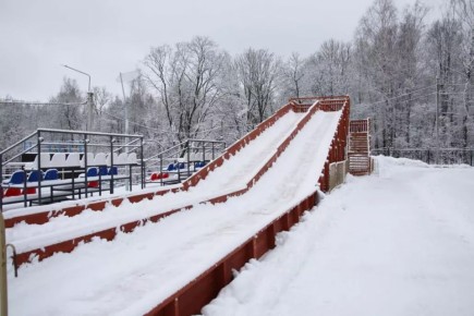 Женщина пострадала во время катания с горки в Хабаровском крае