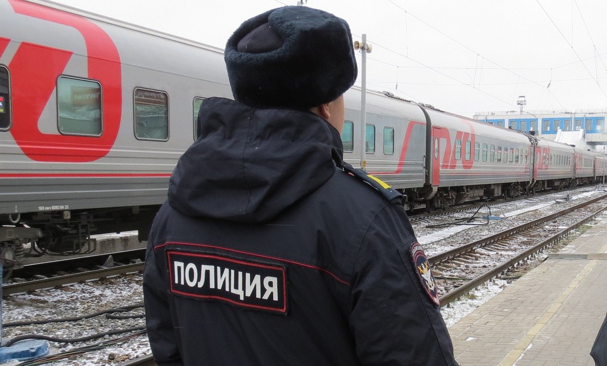 В Ванино пьяный пассажир поезда пытался откупиться от полицейских