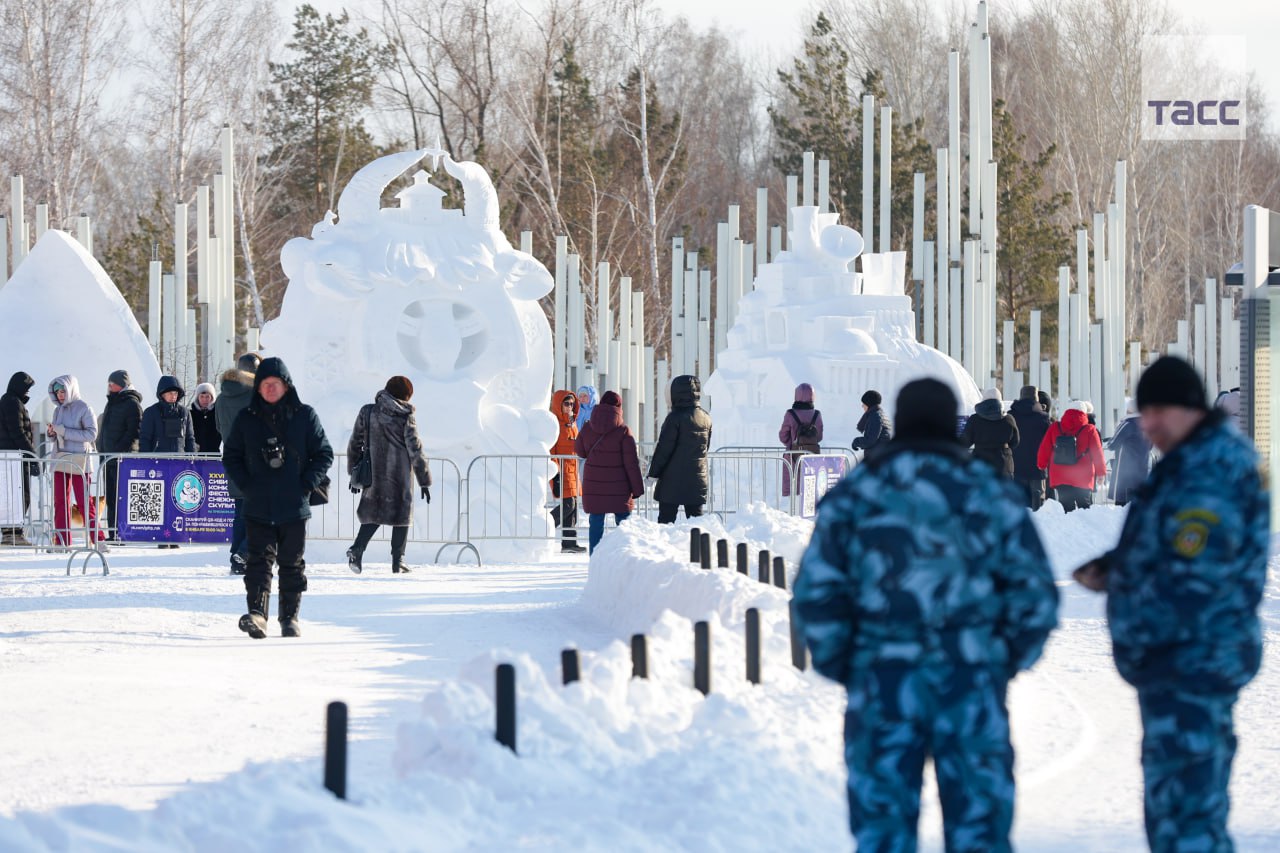В Новосибирске прошел конкурс-фестиваль снежной скульптуры на приз мэра города В Новосибирске прошел конкурс-фестиваль снежной скульптуры на приз мэра города