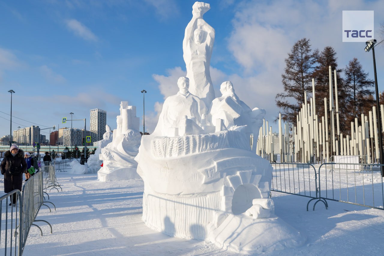 В Новосибирске прошел конкурс-фестиваль снежной скульптуры на приз мэра города В Новосибирске прошел конкурс-фестиваль снежной скульптуры на приз мэра города