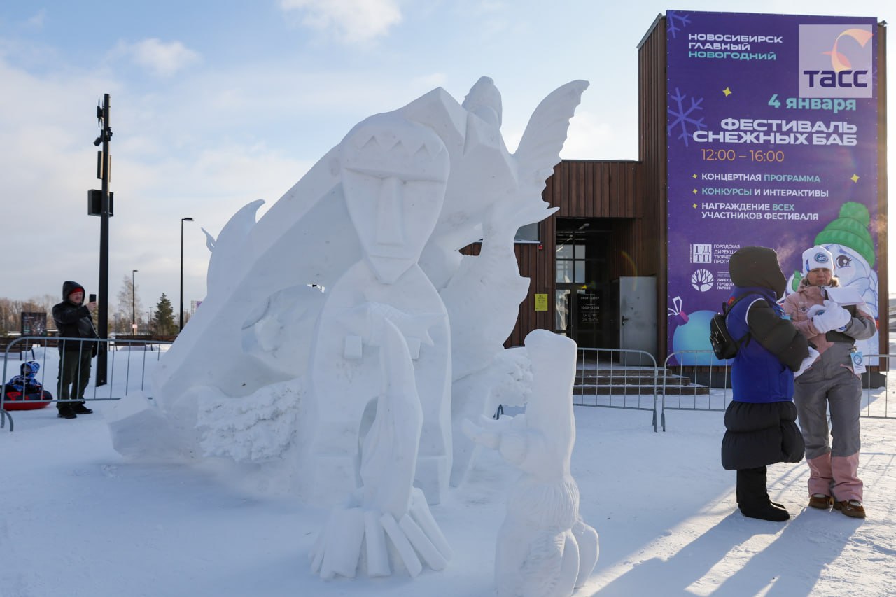 В Новосибирске прошел конкурс-фестиваль снежной скульптуры на приз мэра города В Новосибирске прошел конкурс-фестиваль снежной скульптуры на приз мэра города