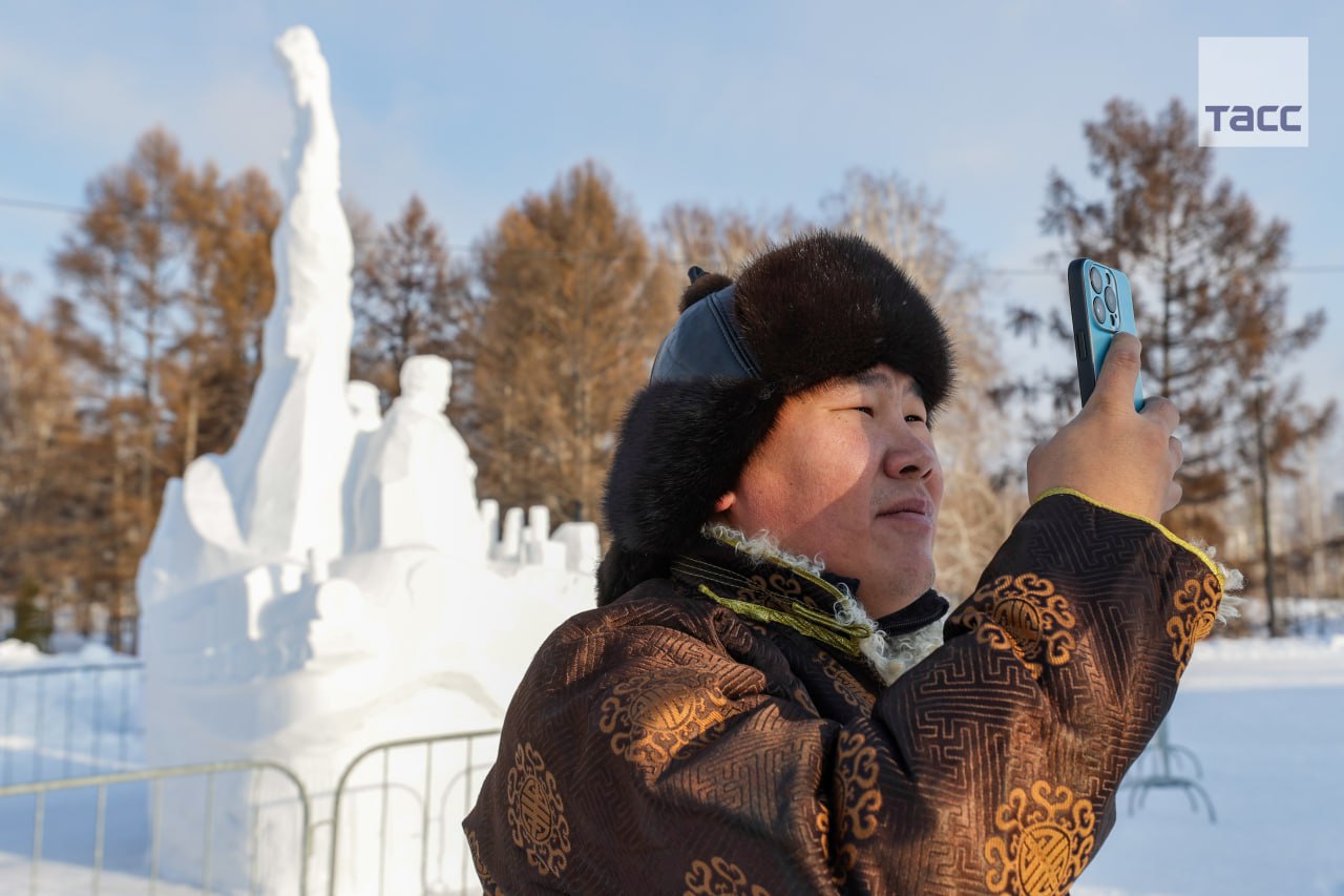 В Новосибирске прошел конкурс-фестиваль снежной скульптуры на приз мэра города В Новосибирске прошел конкурс-фестиваль снежной скульптуры на приз мэра города