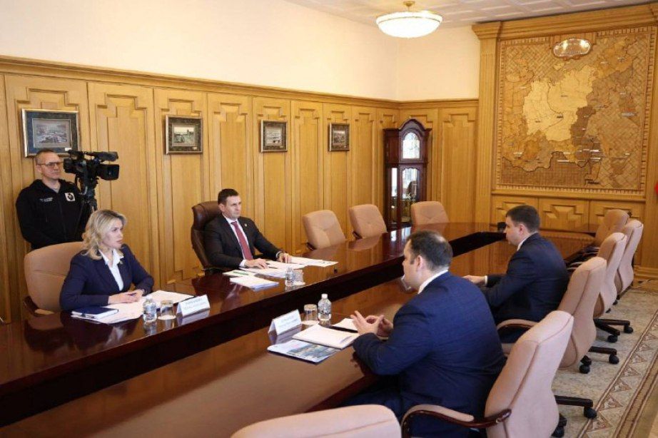 Губернатор Дмитрий Демешин обсудил с руководством Дальневосточной железной дороги итоги года и перспективы сотрудничества