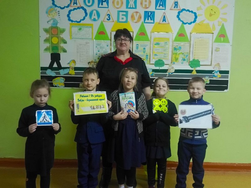 Сотрудники Госавтоинспекции провели информационно-пропагандистское мероприятие «Пешеход, будь внимательнее!» Сотрудники Госавтоинспекции провели информационно-пропагандистское мероприятие «Пешеход, будь внимательнее!»