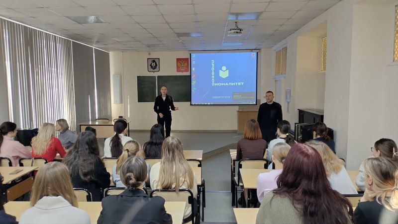 В преддверии дня студента сотрудники Госавтоинспекции города Хабаровска провели профилактическое мероприятие «Студенческий десант» с учащимися Хабаровского педагогического колледжа