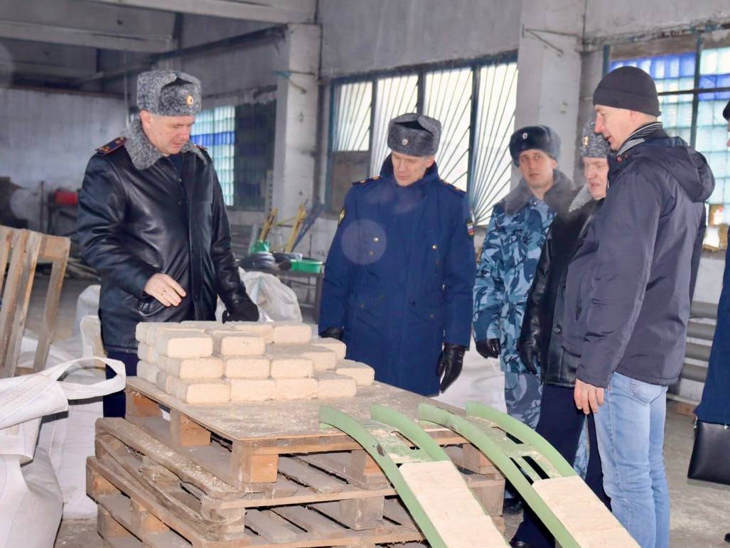 Сегодня прокурор Хабаровского края Виталий Степанов в рамках рабочей поездки посетил район имени Лазо Сегодня прокурор Хабаровского края Виталий Степанов в рамках рабочей поездки посетил район имени Лазо