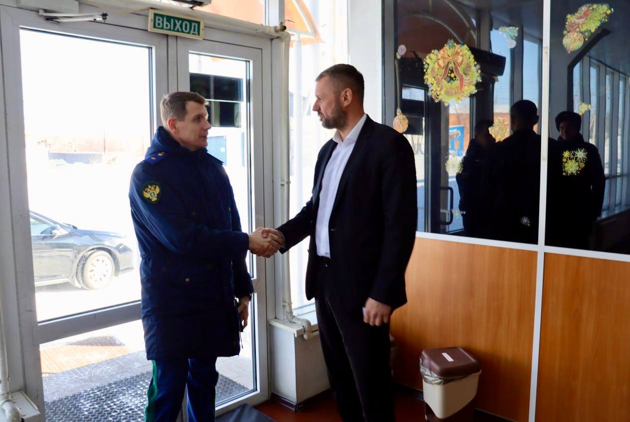 Сегодня прокурор Хабаровского края Виталий Степанов в рамках рабочей поездки посетил район имени Лазо Сегодня прокурор Хабаровского края Виталий Степанов в рамках рабочей поездки посетил район имени Лазо