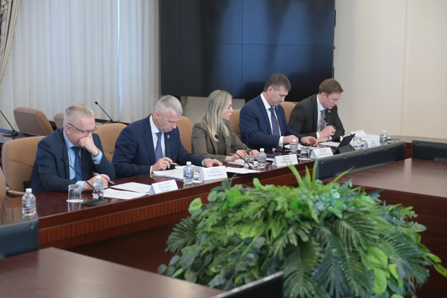 Акции Хабаровского судостроительного завода переданы в собственность краевого Центра содействия и поддержки промышленности Акции Хабаровского судостроительного завода переданы в собственность краевого Центра содействия и поддержки промышленности