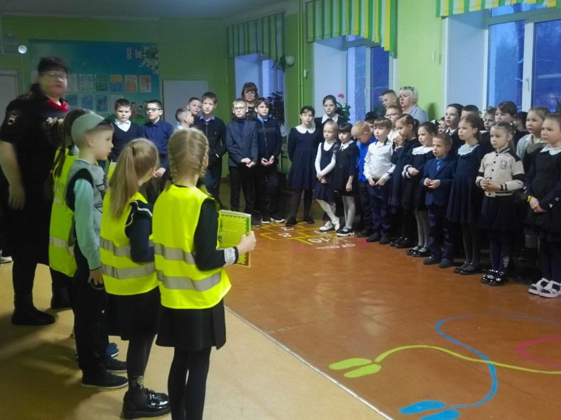 Сотрудники Госавтоинспекции провели информационно-пропагандистское мероприятие «Пешеход, будь внимательнее!» Сотрудники Госавтоинспекции провели информационно-пропагандистское мероприятие «Пешеход, будь внимательнее!»