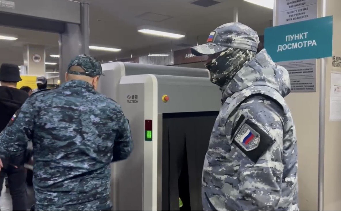 Нигерийцев выдворили из Хабаровского края за нарушение миграционного законодательства