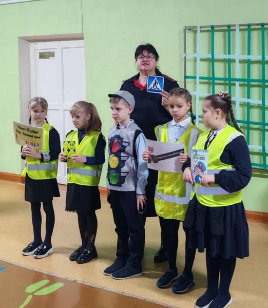 Сотрудники Госавтоинспекции провели информационно-пропагандистское мероприятие «Пешеход, будь внимательнее!» Сотрудники Госавтоинспекции провели информационно-пропагандистское мероприятие «Пешеход, будь внимательнее!»