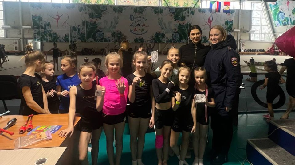 Сотрудники Госавтоинспекции города Хабаровска провели профилактическое мероприятие с детьми детской юношеской спортивной школы