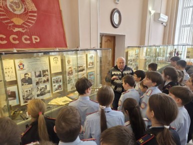 Юные стражи порядка окунулись в историю хабаровской полиции