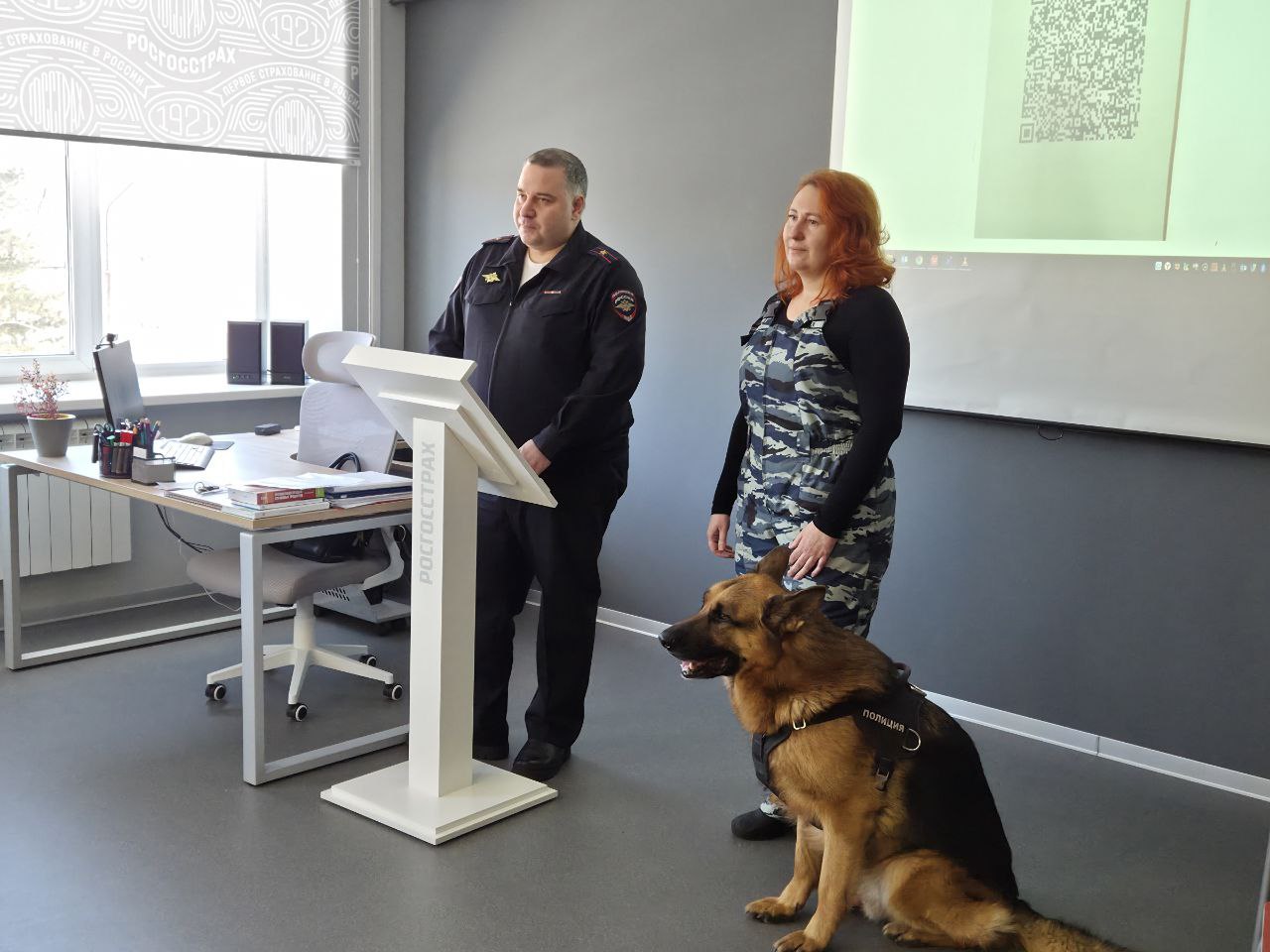 Студенческий десант в Хабаровске: от борьбы с мошенничеством до знакомства с полицейской овчаркой Студенческий десант в Хабаровске: от борьбы с мошенничеством до знакомства с полицейской овчаркой