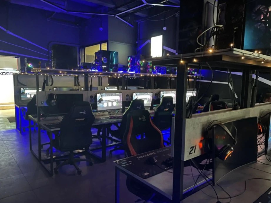 Благодаря господдержке хабаровская сеть компьютерных кафе расширяет свой бизнес Благодаря господдержке хабаровская сеть компьютерных кафе расширяет свой бизнес