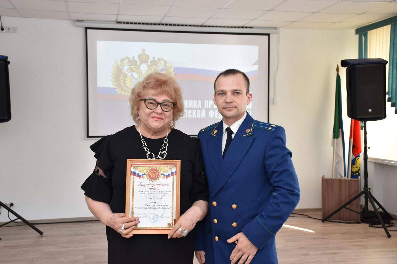 В прокуратуре Хабаровского края состоялись встречи ветеранов и пенсионеров ведомства, посвященные профессиональному празднику В прокуратуре Хабаровского края состоялись встречи ветеранов и пенсионеров ведомства, посвященные профессиональному празднику