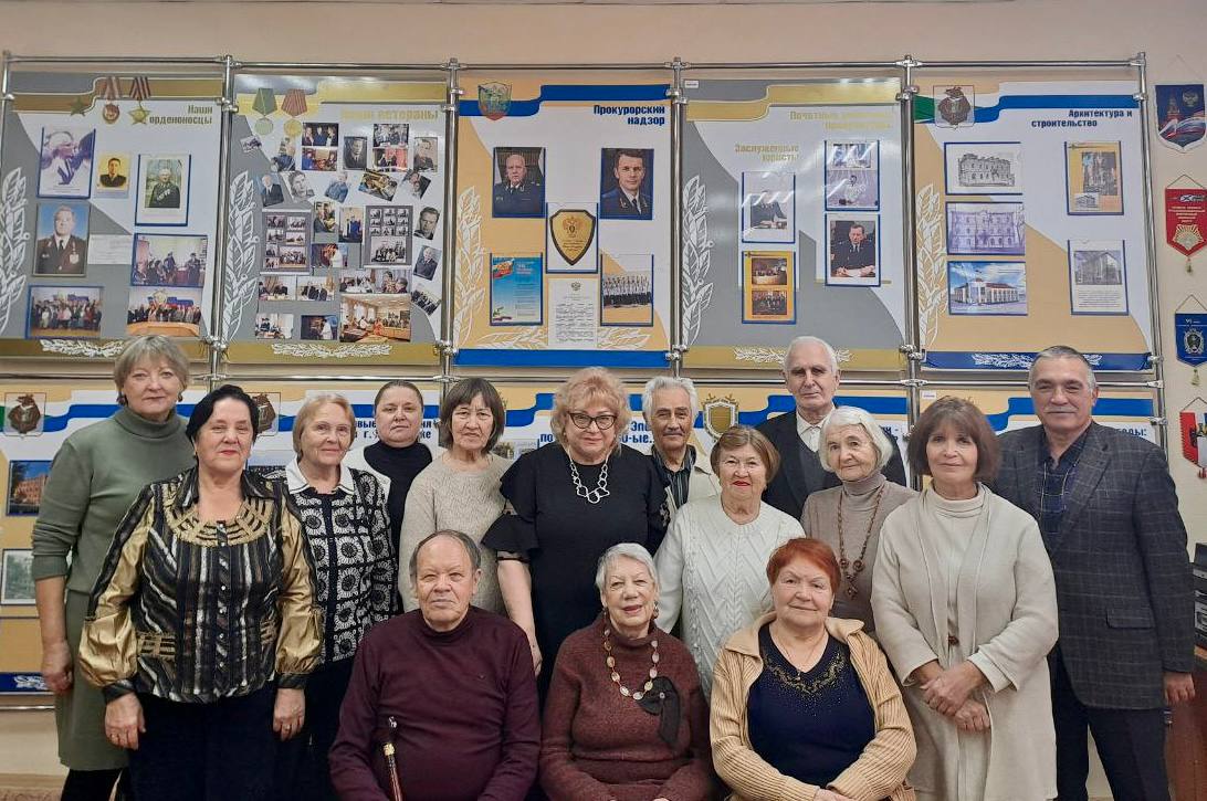 В прокуратуре Хабаровского края состоялись встречи ветеранов и пенсионеров ведомства, посвященные профессиональному празднику В прокуратуре Хабаровского края состоялись встречи ветеранов и пенсионеров ведомства, посвященные профессиональному празднику