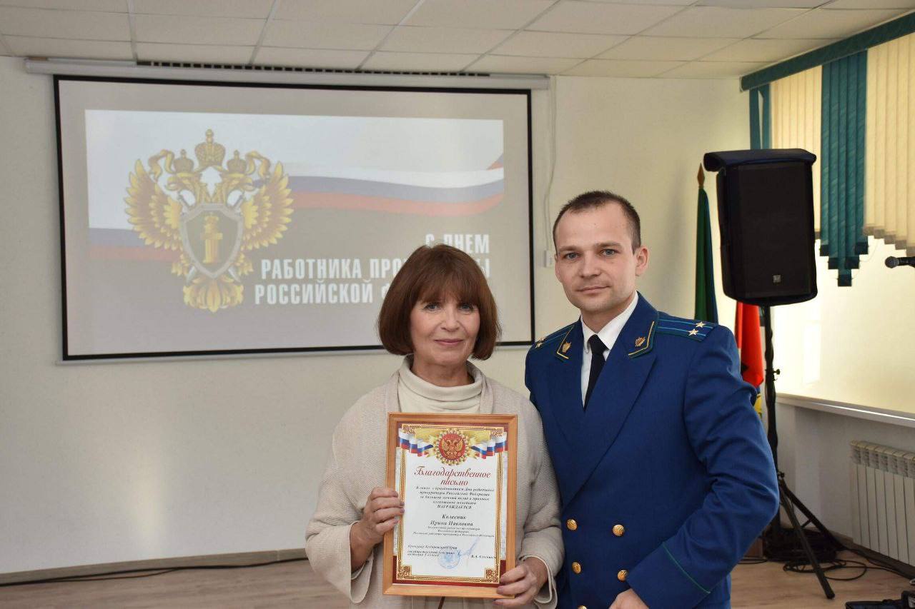 В прокуратуре Хабаровского края состоялись встречи ветеранов и пенсионеров ведомства, посвященные профессиональному празднику В прокуратуре Хабаровского края состоялись встречи ветеранов и пенсионеров ведомства, посвященные профессиональному празднику