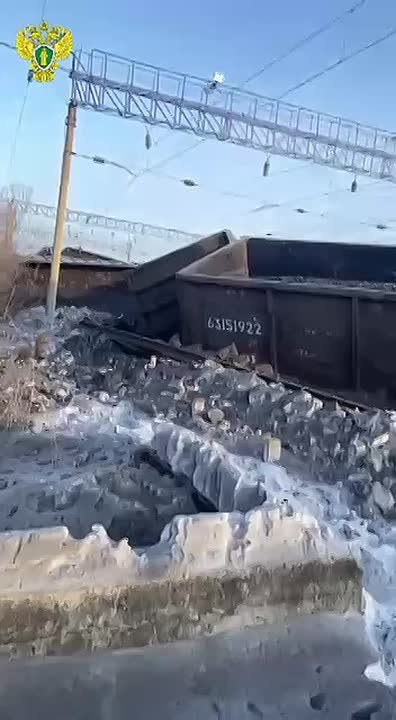 В Хабаровском крае с рельсов сошел состав из 20 вагонов с углем