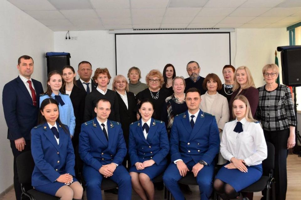 В прокуратуре Хабаровского края состоялись встречи ветеранов и пенсионеров ведомства, посвященные профессиональному празднику