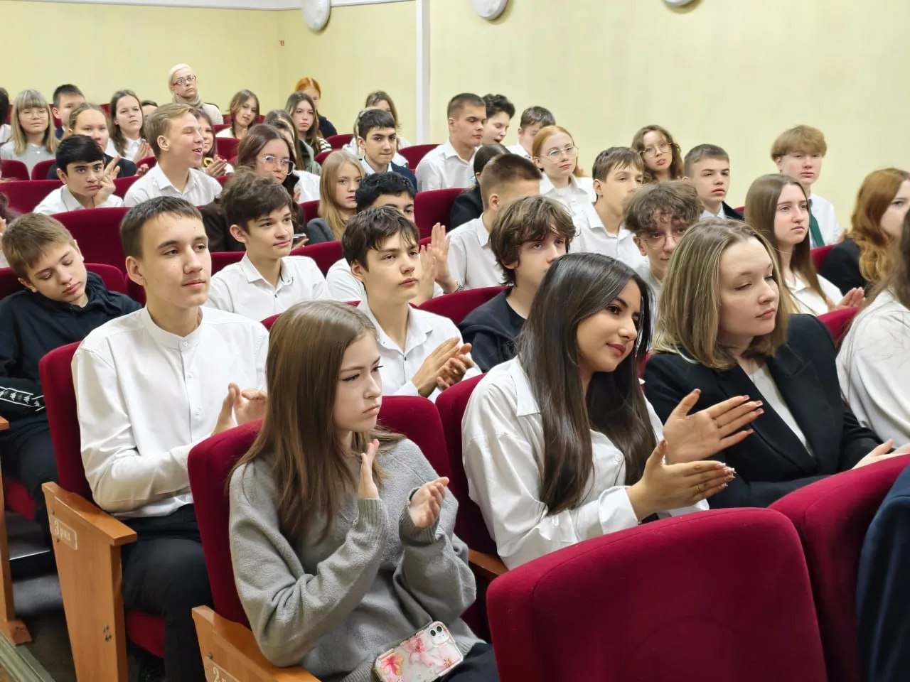 Об отваге и чести: хабаровская молодежь встретилась с участниками СВО Об отваге и чести: хабаровская молодежь встретилась с участниками СВО