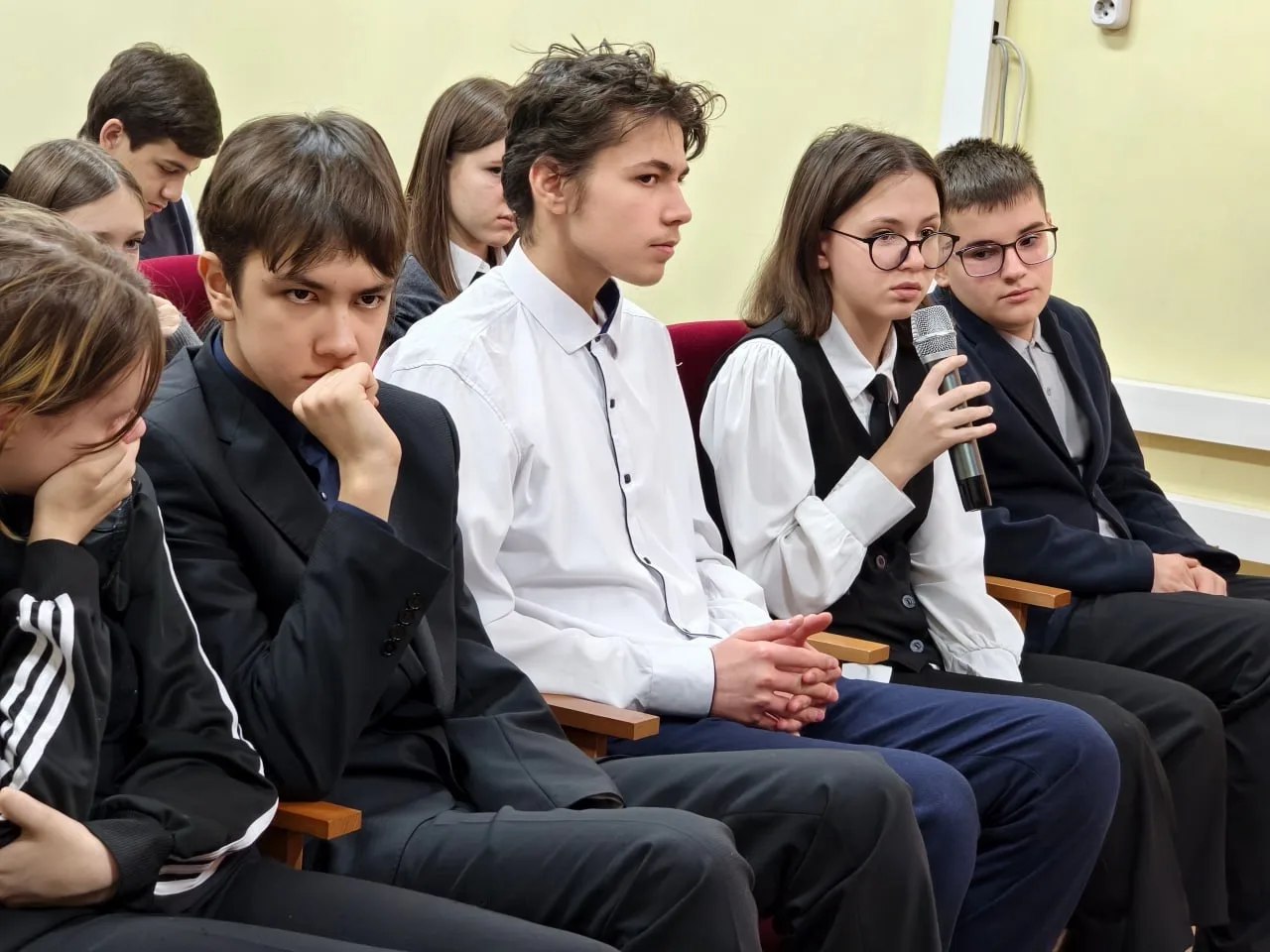 Об отваге и чести: хабаровская молодежь встретилась с участниками СВО Об отваге и чести: хабаровская молодежь встретилась с участниками СВО