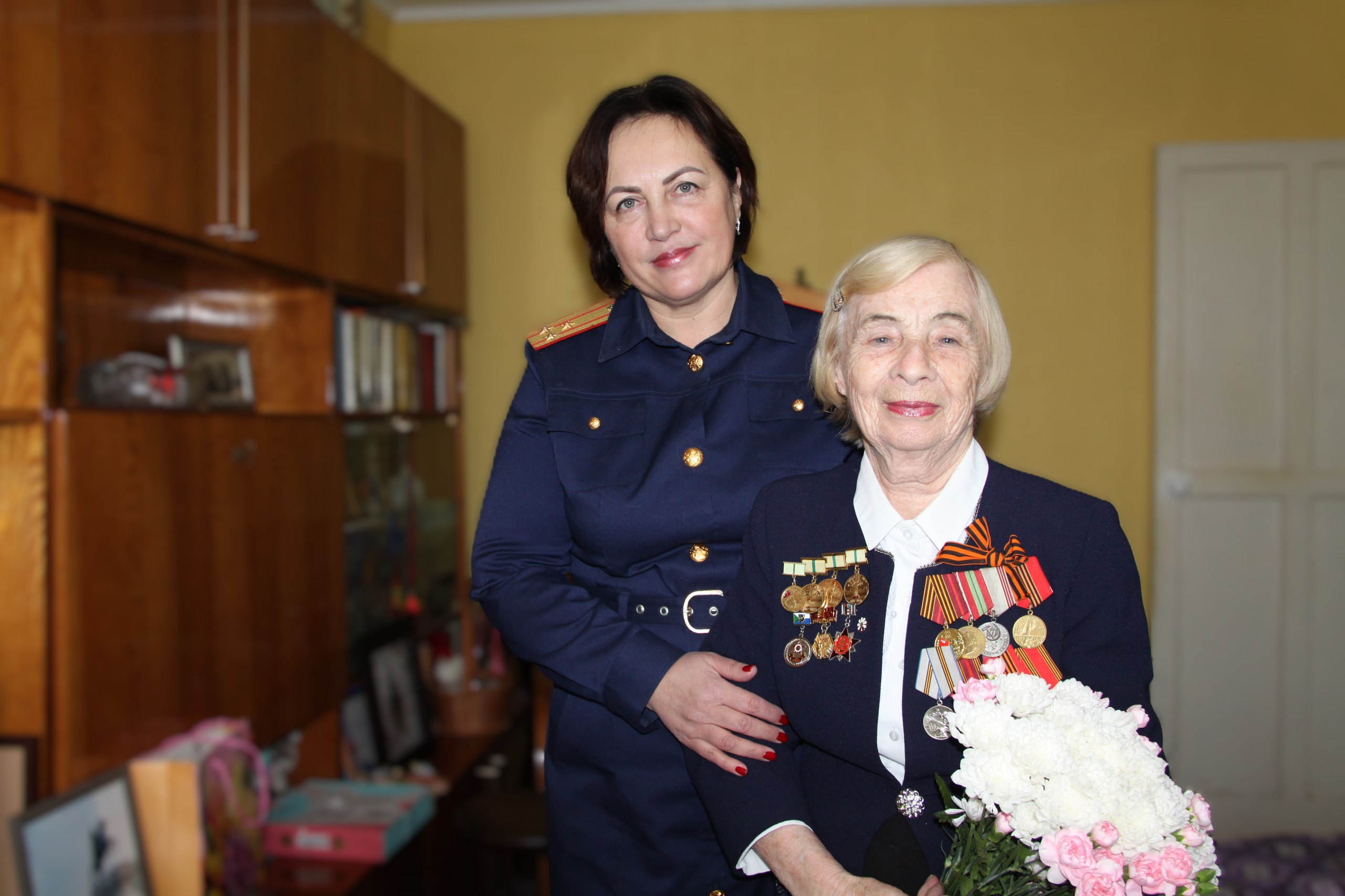 В День воинской славы России - День полного освобождения Ленинграда от фашистской блокады сотрудники регионального следственного управления посетили ветерана В День воинской славы России - День полного освобождения Ленинграда от фашистской блокады сотрудники регионального следственного управления посетили ветерана