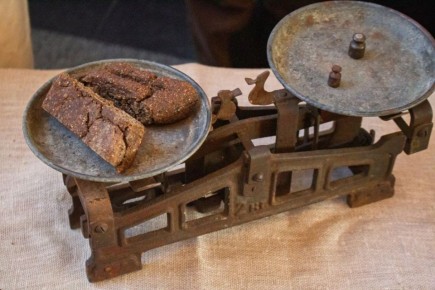 Символы памяти: в Хабаровском крае отметили 82ю годовщину снятия блокады Ленинграда