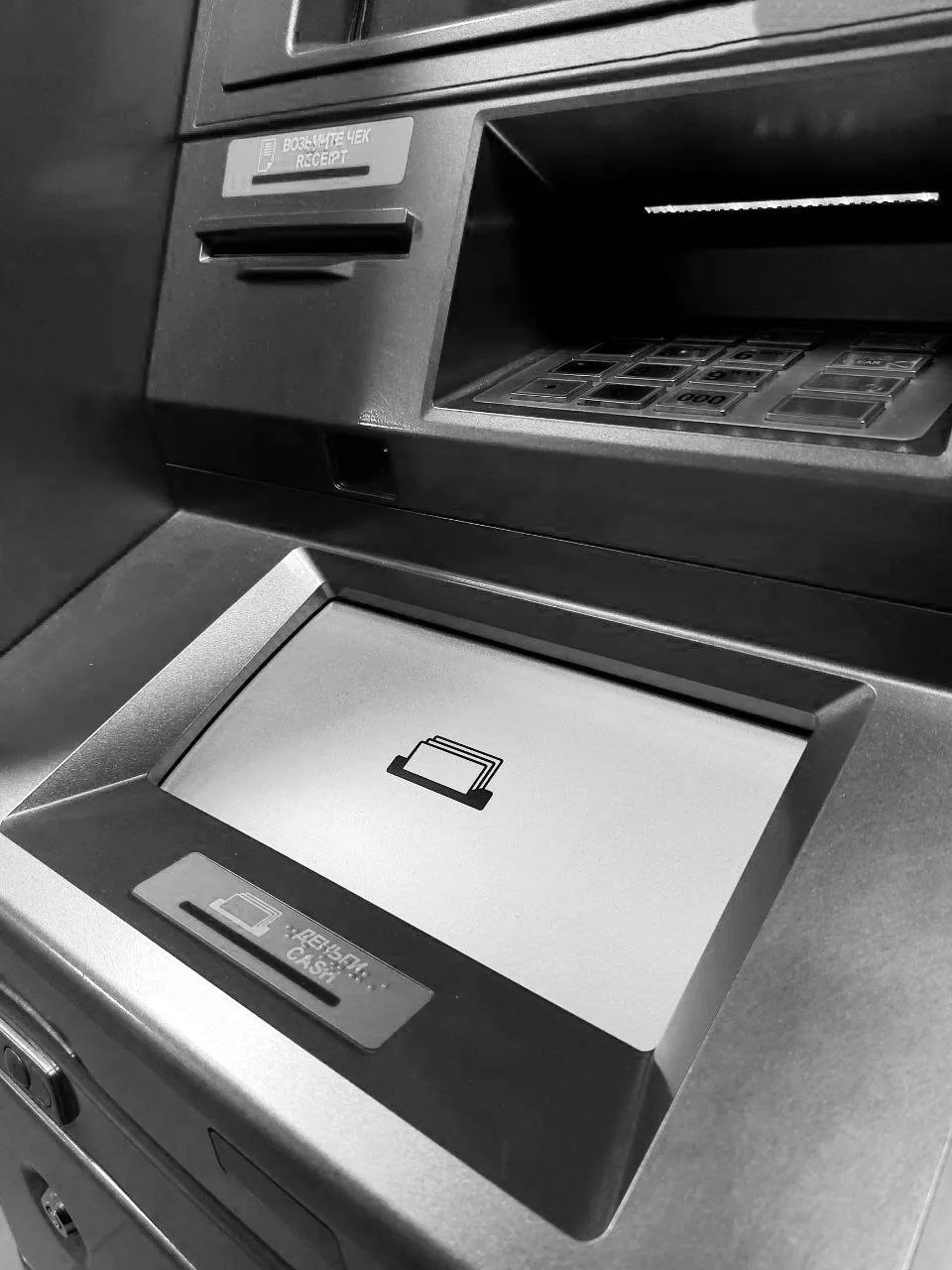 Сотрудники полиции Бикинского района задержали местного жителя, похитившего порядка 100 тысяч рублей из купюроприемника банкомата