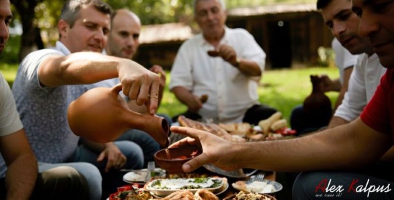 Грузинское застолье: искусство радушия и глубоких традиций