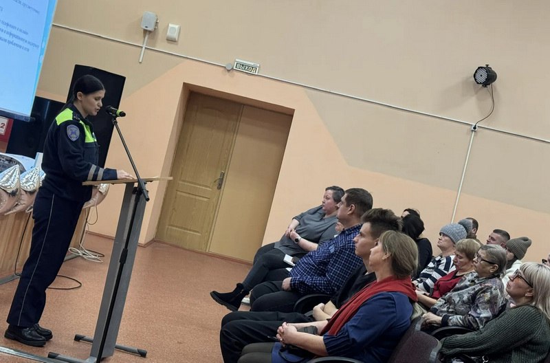 Сотрудники Госавтоинспекции города Комсомольска-на-Амуре приняли участие в проведении родительского собрания Сотрудники Госавтоинспекции города Комсомольска-на-Амуре приняли участие в проведении родительского собрания