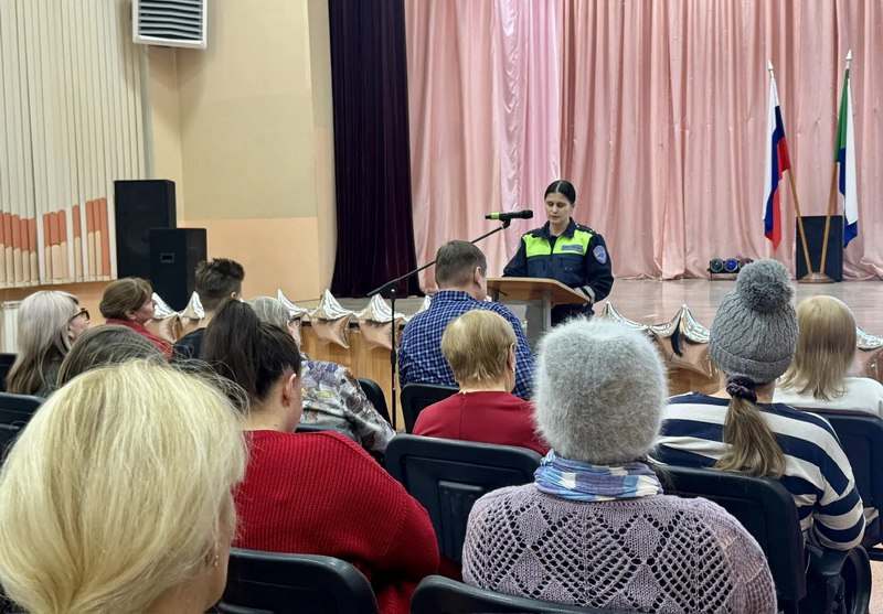 Сотрудники Госавтоинспекции города Комсомольска-на-Амуре приняли участие в проведении родительского собрания