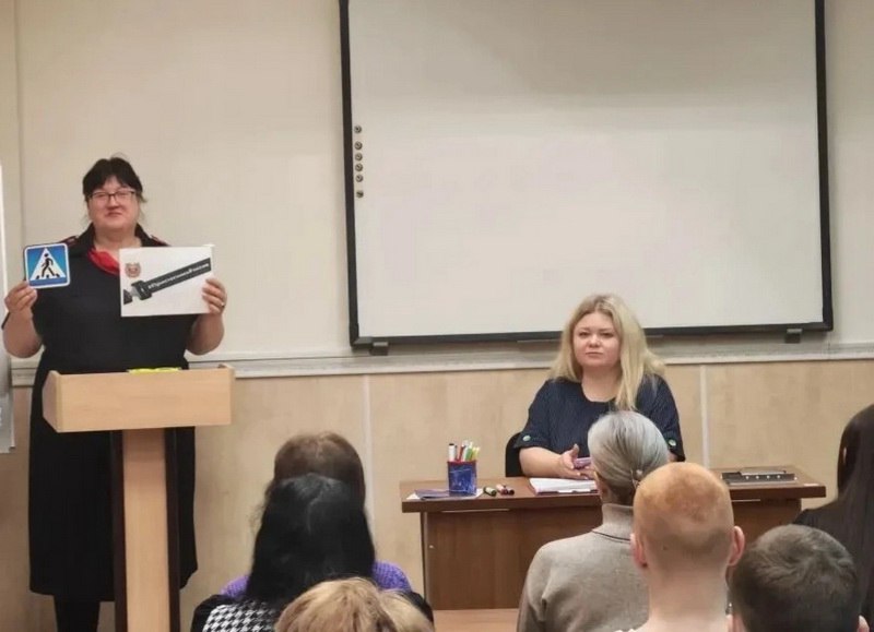 Сотрудники Госавтоинспекции города Комсомольска-на-Амуре приняли участие в проведении родительского собрания Сотрудники Госавтоинспекции города Комсомольска-на-Амуре приняли участие в проведении родительского собрания