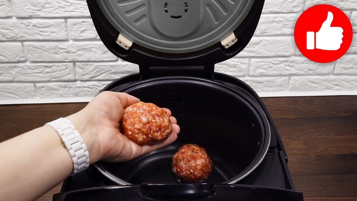 Тефтели в сметанном соусе: легкий рецепт для мультиварки