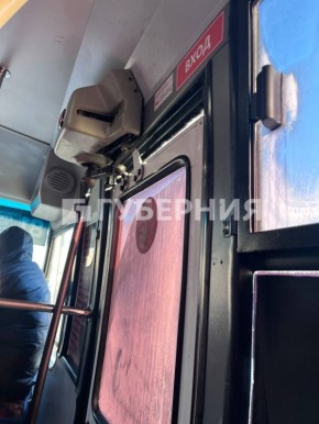 Хабаровчане жалуются на холод в маршрутках № 81 По словам пассажиров, внутри салона так же холодно, как и на улице