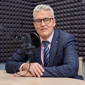 Министр спорта Хабаровского края Дмитрий Чикунов в эфире радиостанции "Восток России" рассказал о старте эстафеты "Знамя Спорта" в регионе