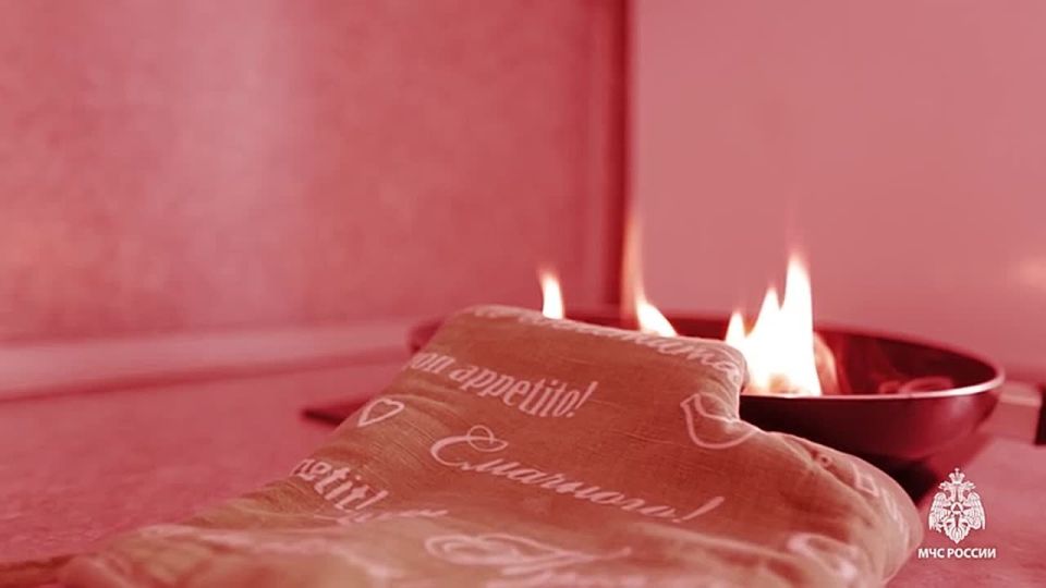 Огонь - опасная игрушка!. Любить - это значит беречь самое ценное! Объясни ребенку основные правила пожарной безопасности: