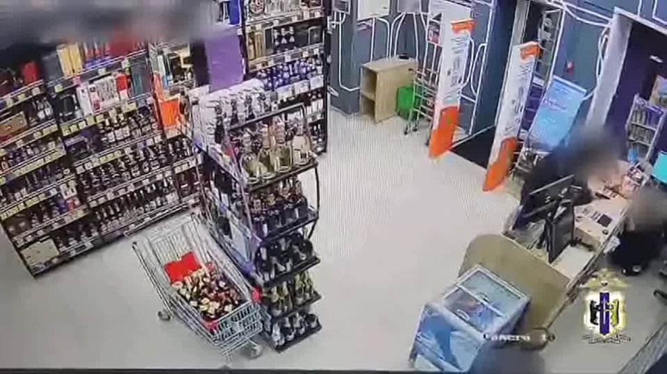 Пьяный амурчанин хотел обнести магазин, но не дотянулся до кассы