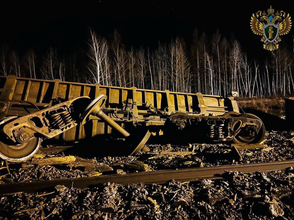 В Хабаровском крае сошли с рельсов 25 вагонов с углем, 21 из них — с опрокидыванием