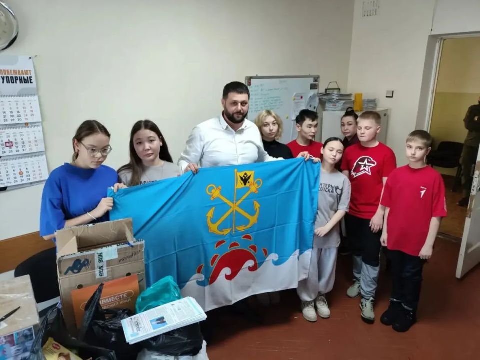 Жители Охотска отправят бойцам СВО местную вяленую корюшку