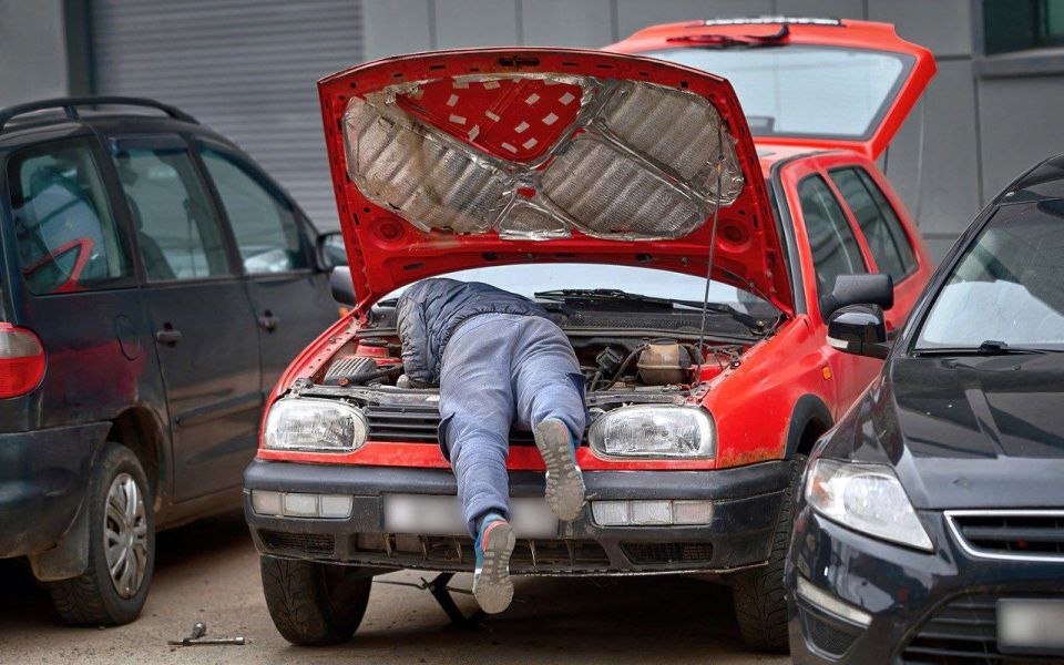 Мошенники обманывают россиян с помощью объявлений о распродаже автотоваров