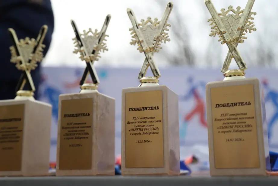 Около 4 тысяч жителей региона вышли на старт Всероссийской массовой лыжной гонки «Лыжня России» Около 4 тысяч жителей региона вышли на старт Всероссийской массовой лыжной гонки «Лыжня России»