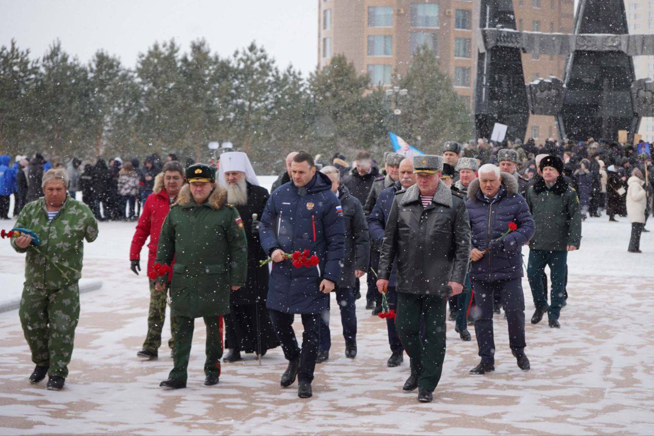 Начальник Управления МВД России по Хабаровскому краю принял участие в церемонии возложения цветов к памятнику-мемориалу войнам, исполнившим служебный долг за пределами Отечества Начальник Управления МВД России по Хабаровскому краю принял участие в церемонии возложения цветов к памятнику-мемориалу войнам, исполнившим служебный долг за пределами Отечества