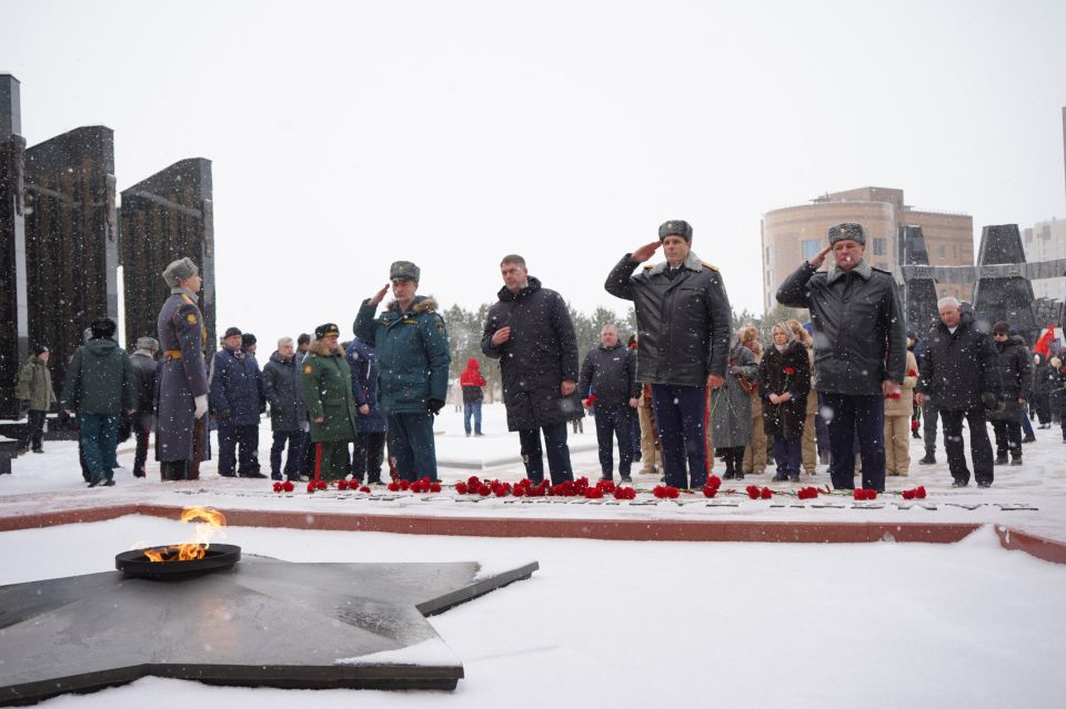 В Хабаровске руководитель регионального следственного управления почтил память россиян, исполнявших служебный долг за пределами Отечества