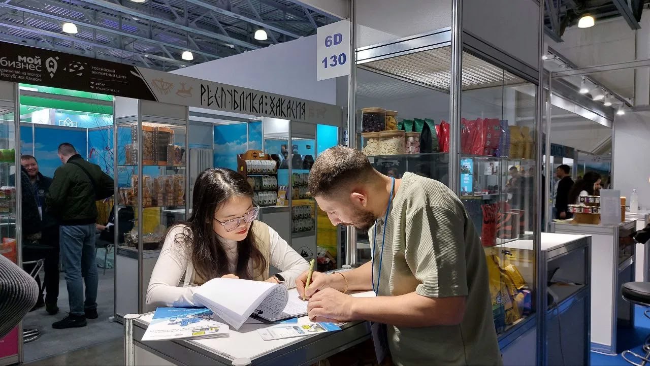 Пять производителей Хабаровского края представили свою продукцию на "Продэкспо-2026" в Москве Пять производителей Хабаровского края представили свою продукцию на "Продэкспо-2026" в Москве